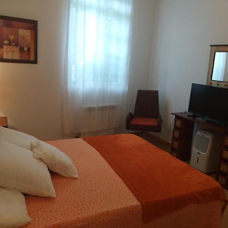 Apartamento Con Pequeno Jardin En El Centro Ferrol Ngoại thất bức ảnh