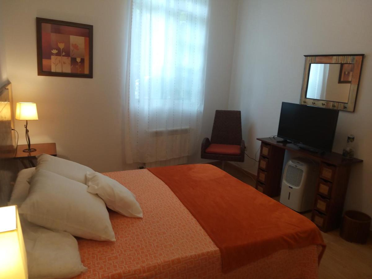 Apartamento Con Pequeno Jardin En El Centro Ferrol Ngoại thất bức ảnh